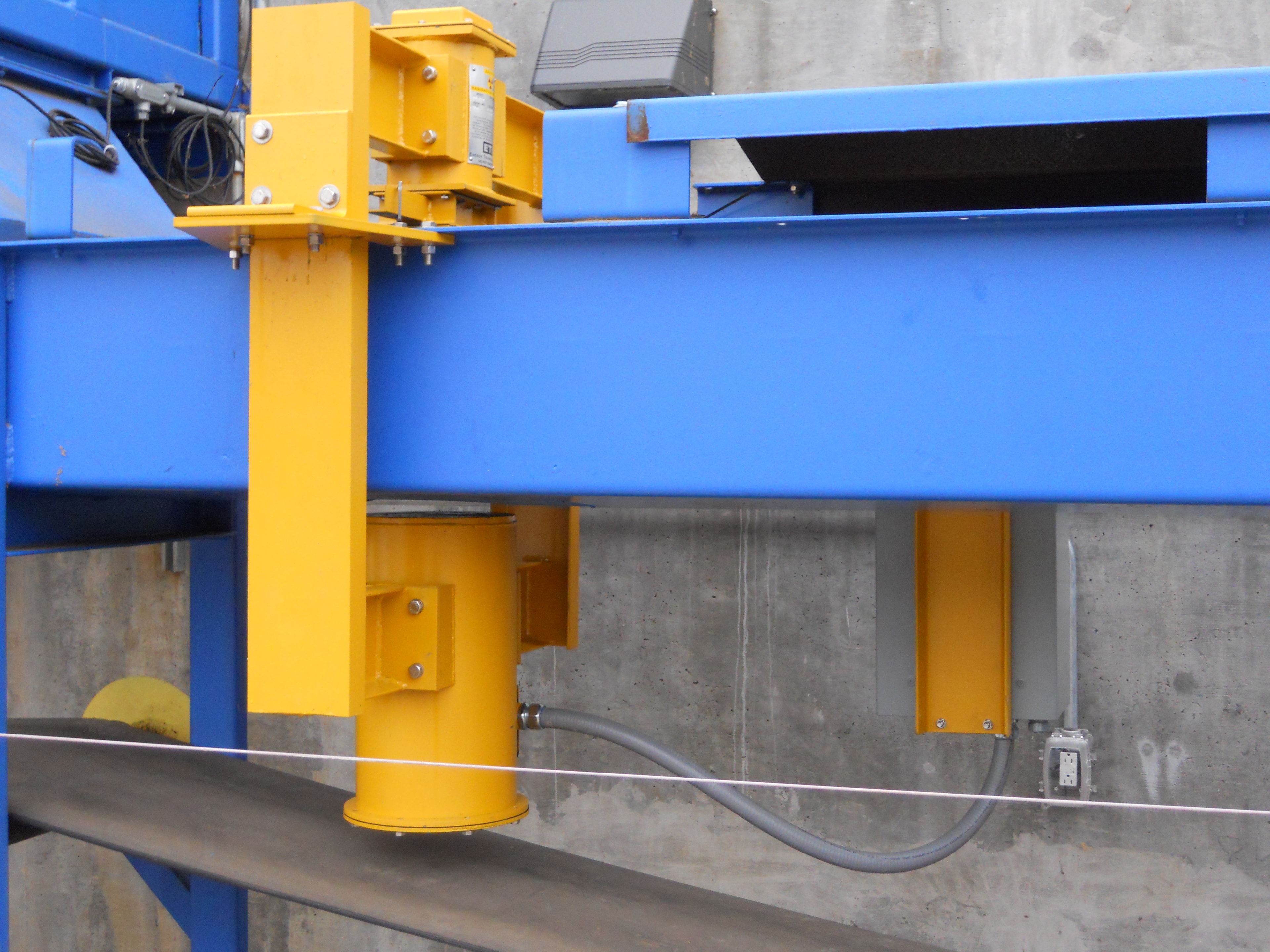 ETI Model 410 Ash Analyzer source and detector assembly installed on conveyor frame